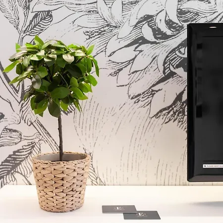 Апартаменти Embaixador Apartments&suites *